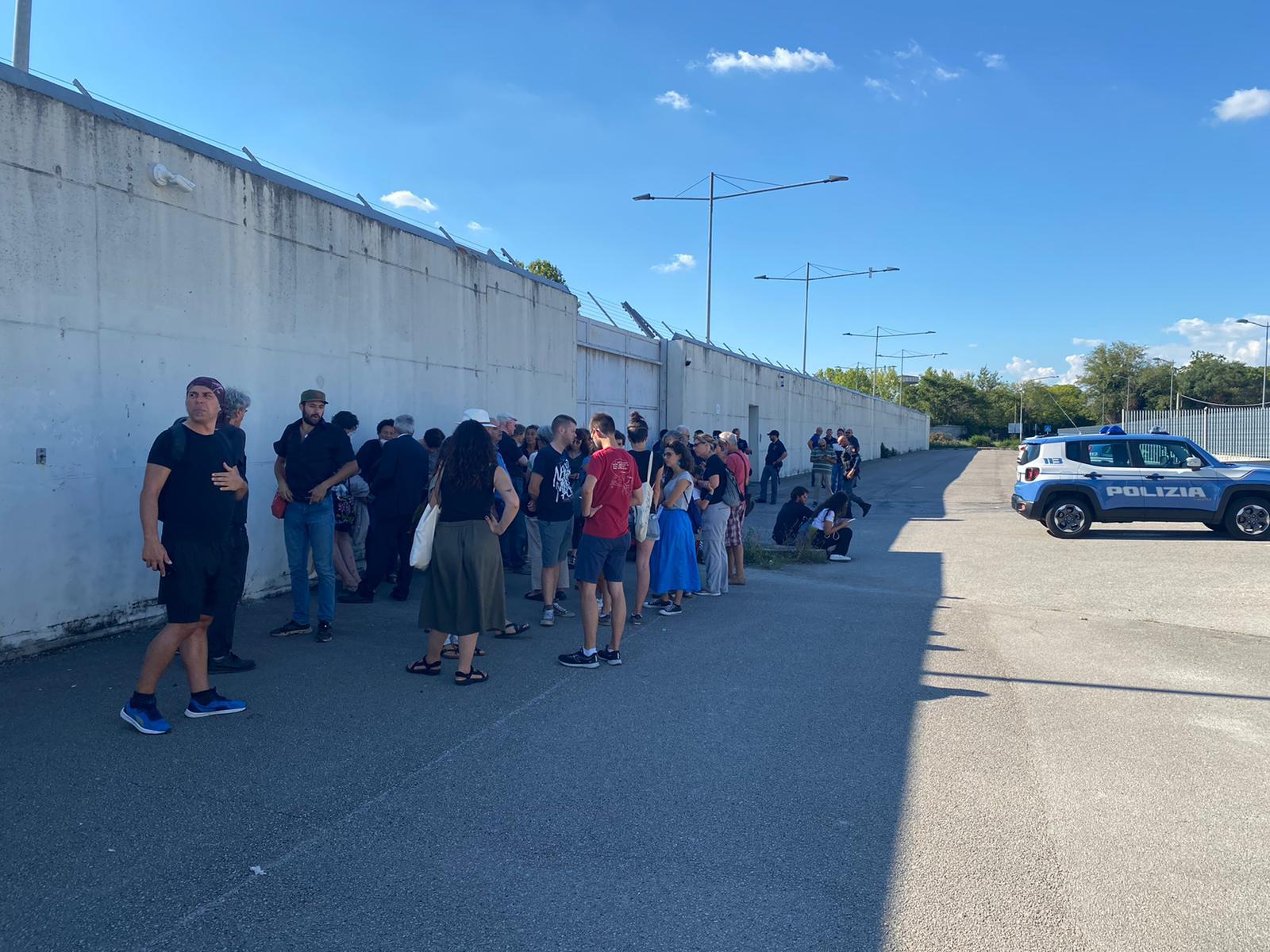 Immagine per In cento davanti al Cpr: «Una delegazione cittadina per controllare»